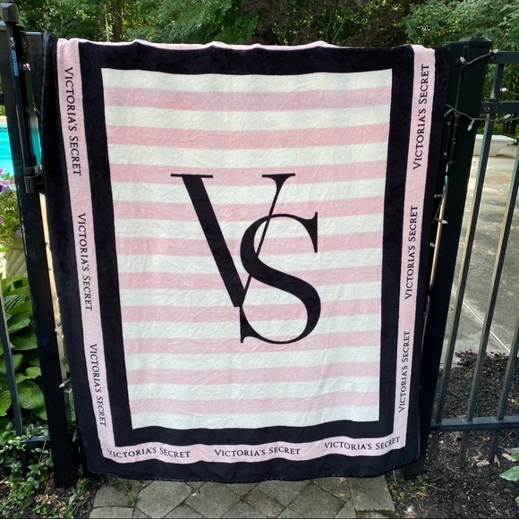 Victoria's Secret Other - Victoria’s Secret blanket